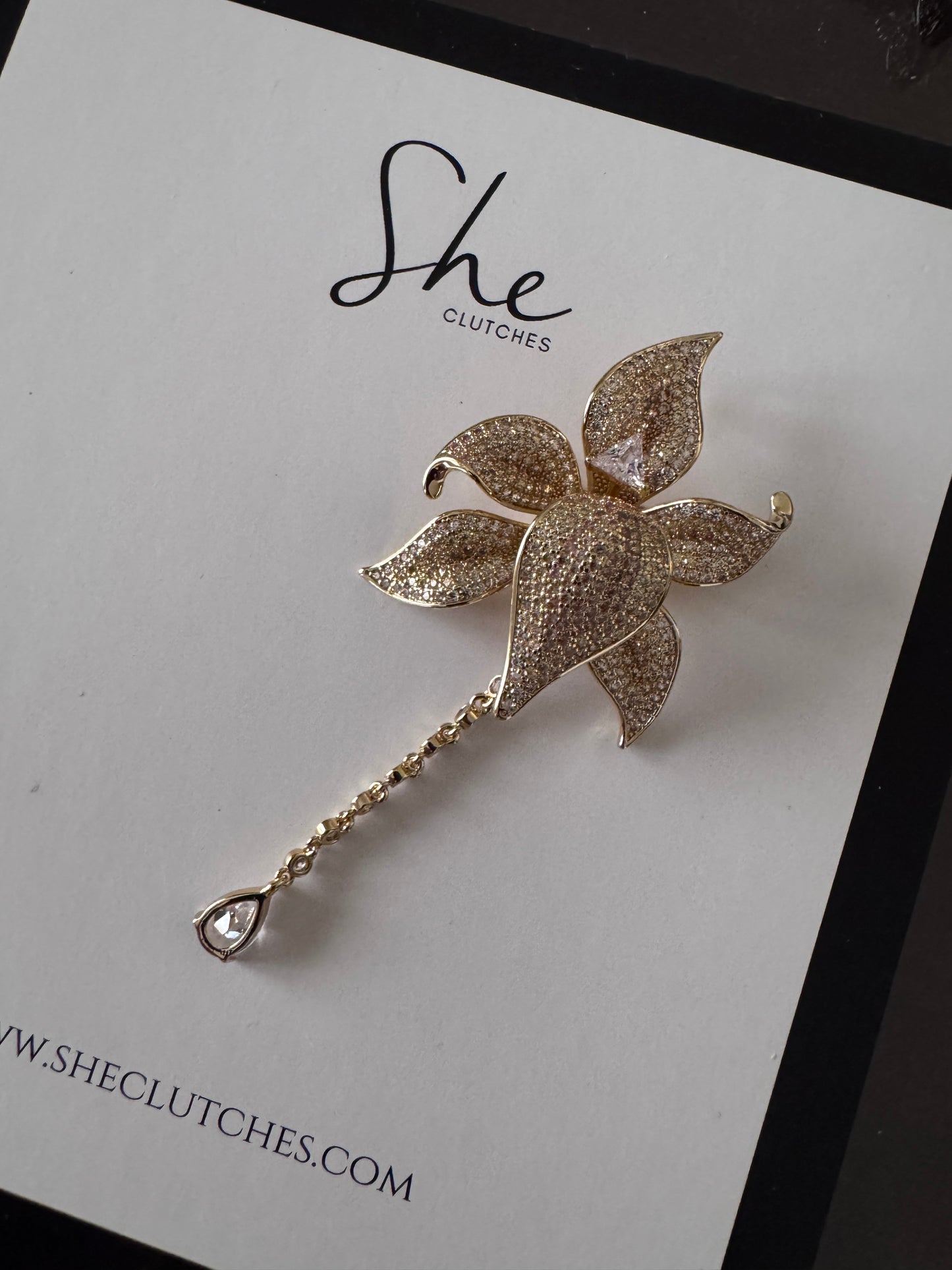 Dangling flower Brooch