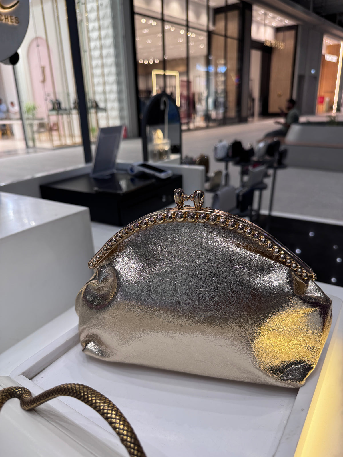 The Noelle clutch
