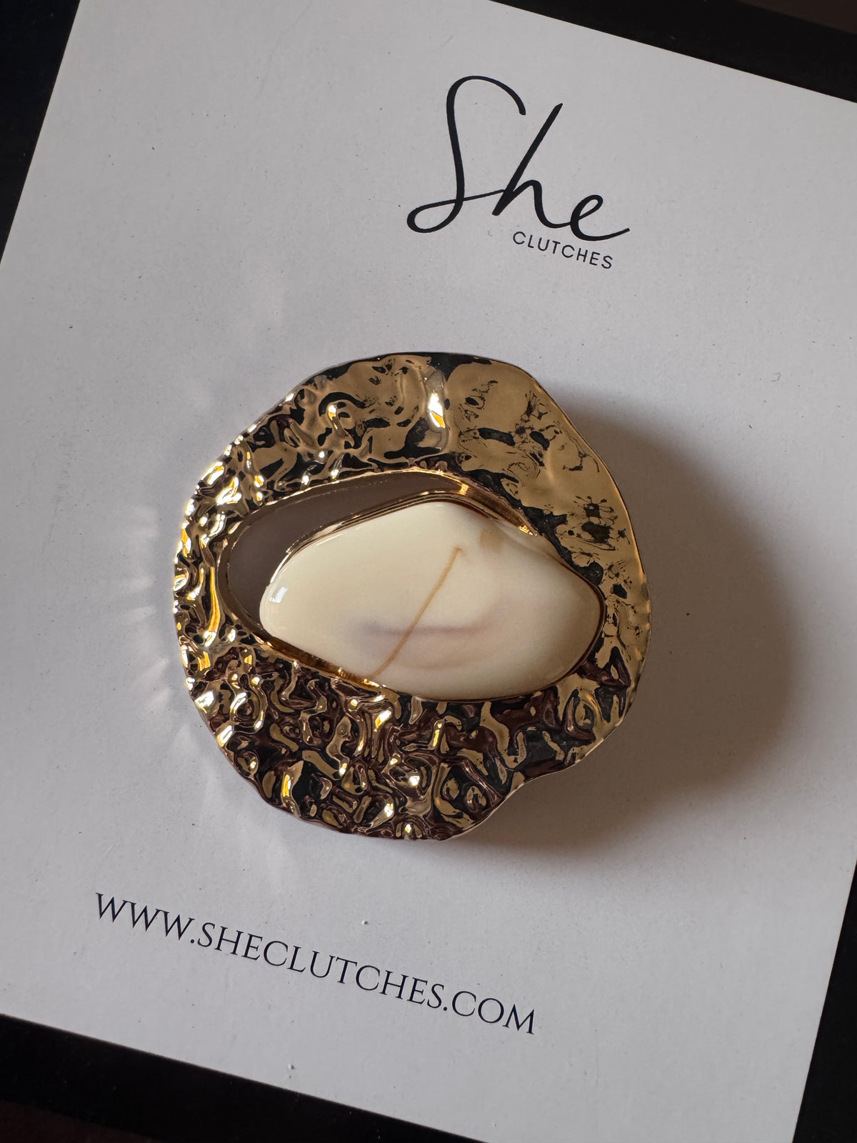 The sculpt Brooch