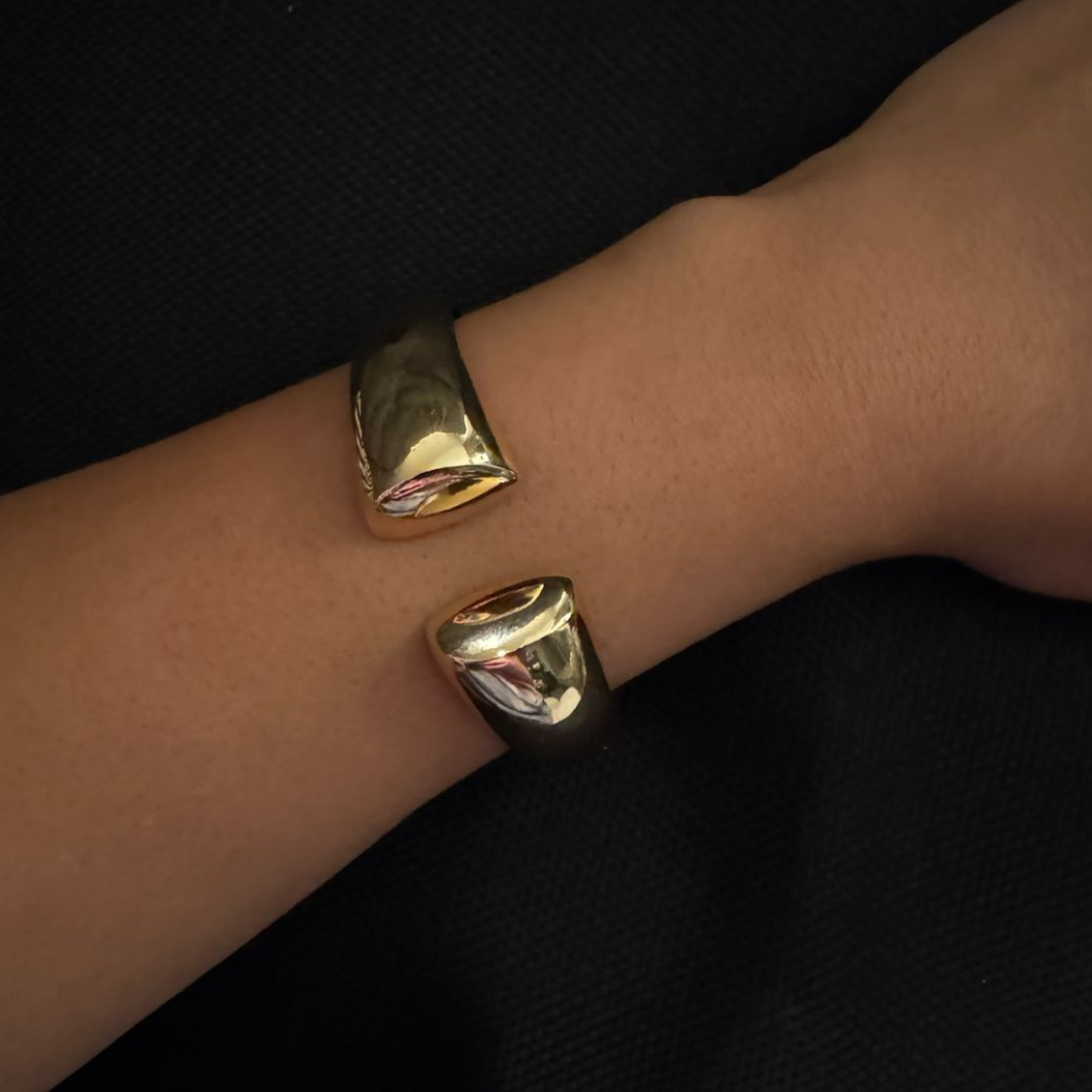Wide edge bangle