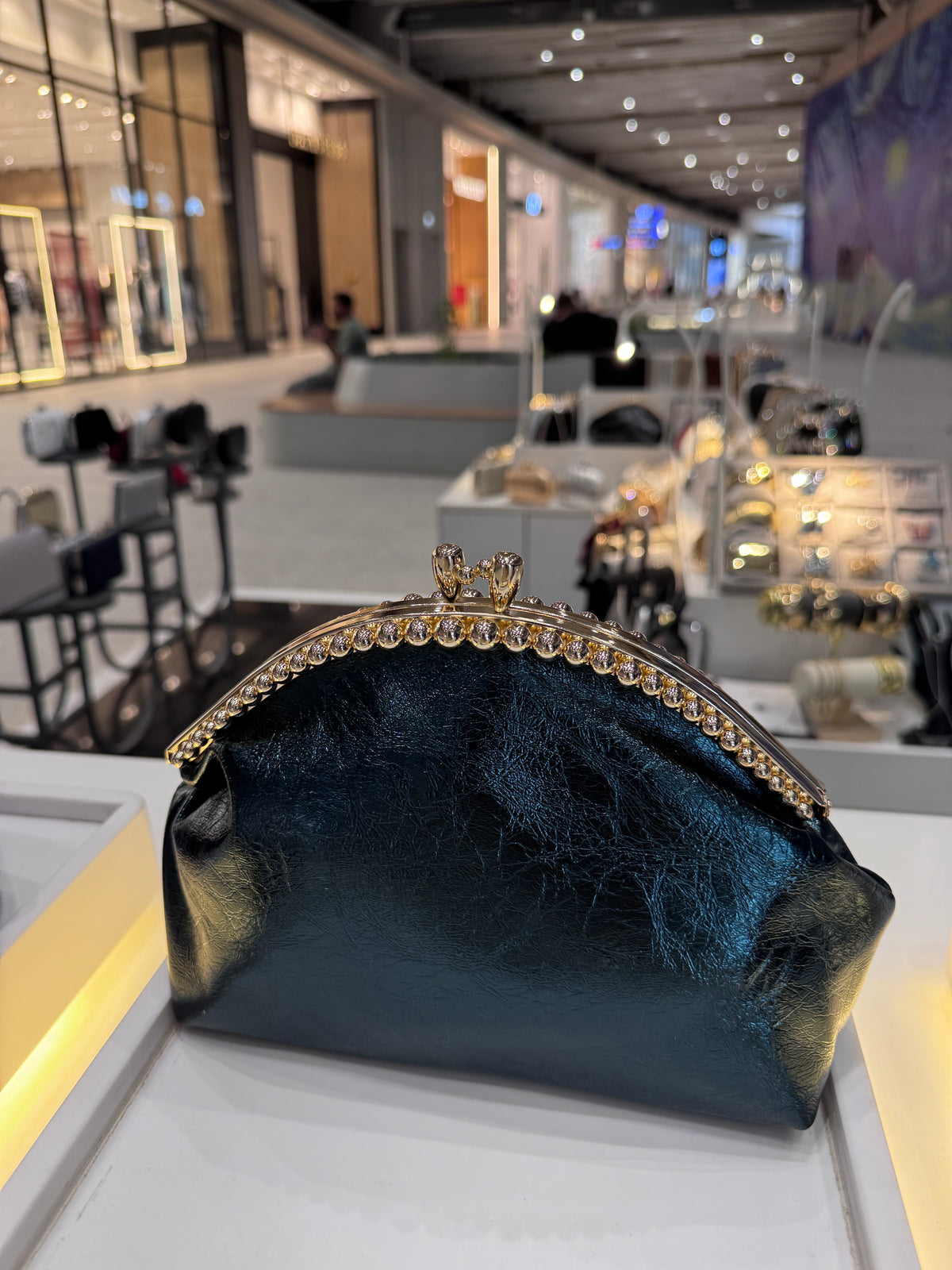 The Noelle clutch