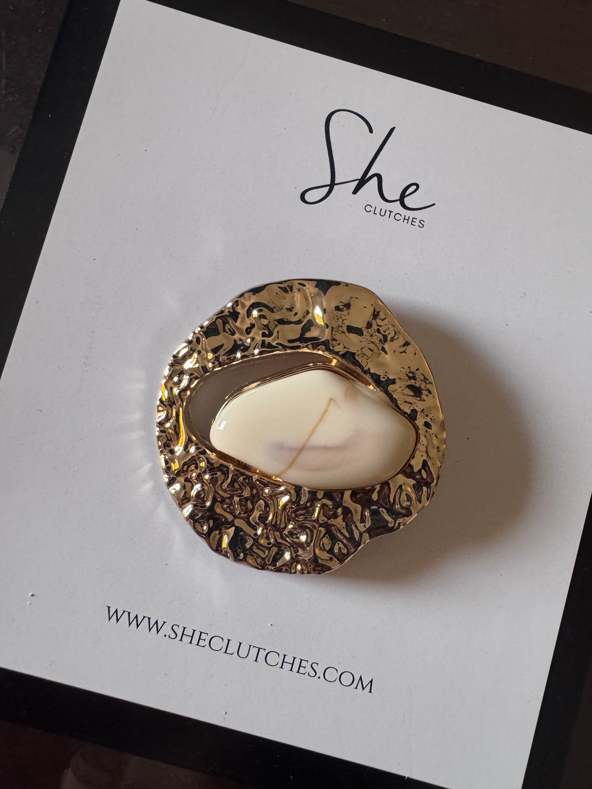 The sculpt Brooch