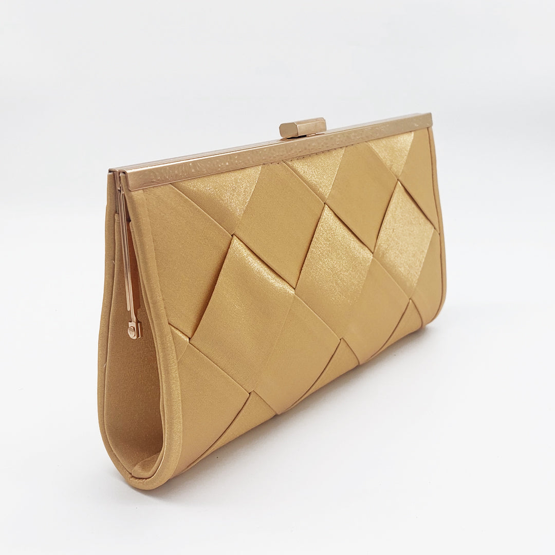 Weaved pouch