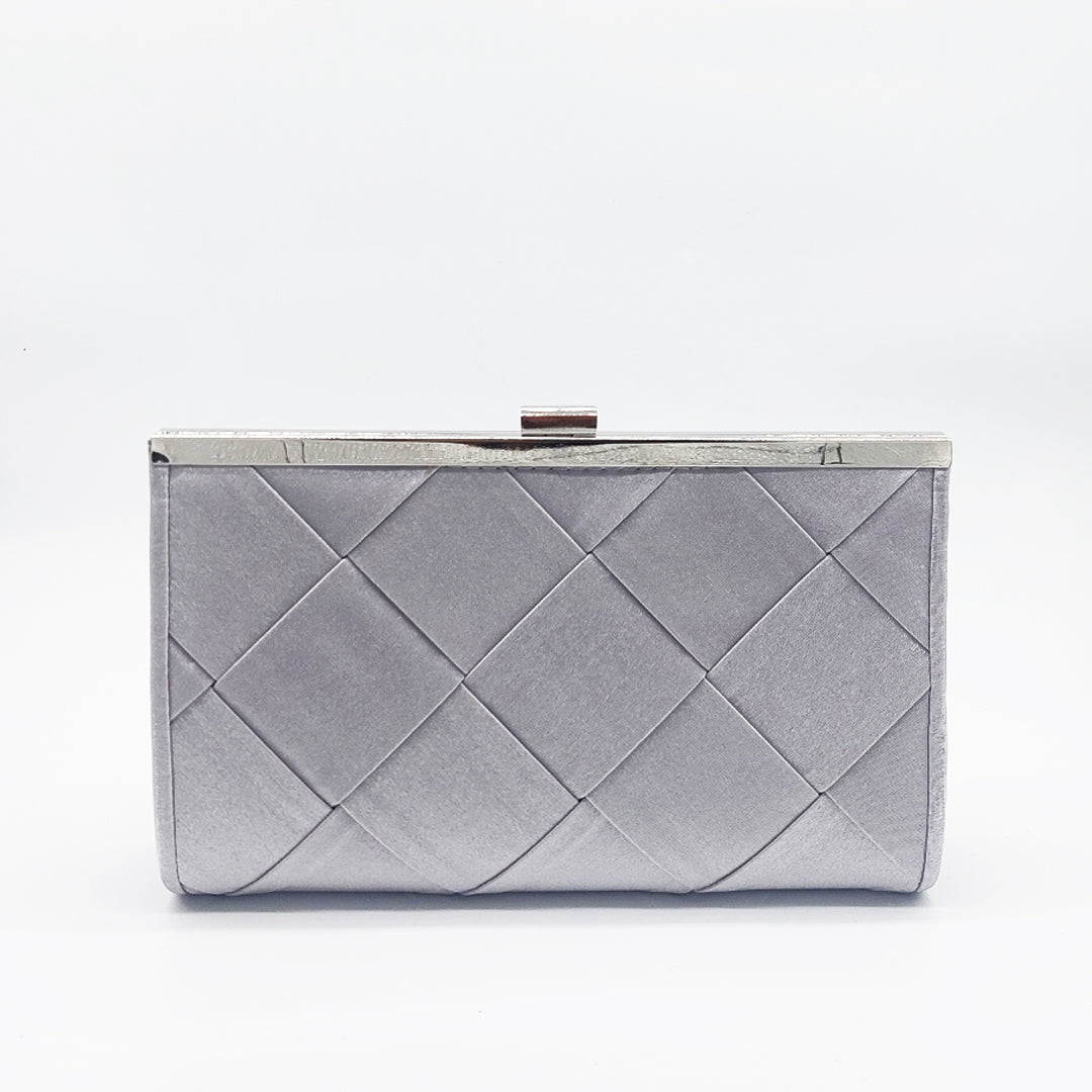 Weaved pouch