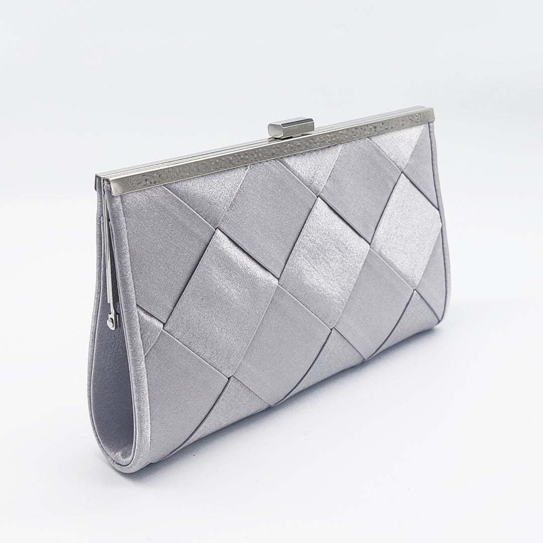 Weaved pouch