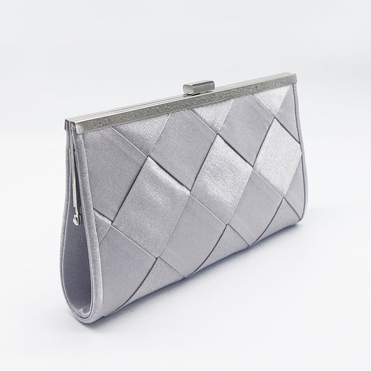 Weaved pouch